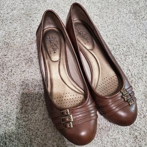 Brown dress shoes